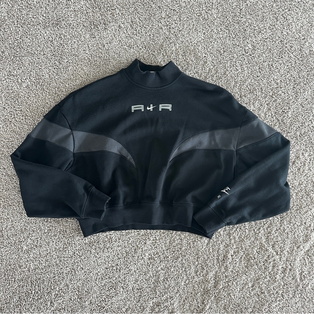 NIKE— Cropped sweater